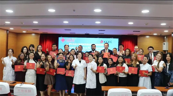 一声“得气”叩开外国人探寻中医之门！中国中医科学院西苑医院连续16年开展中医药国际培训